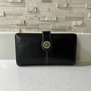 Women’s full size wallet lots of room